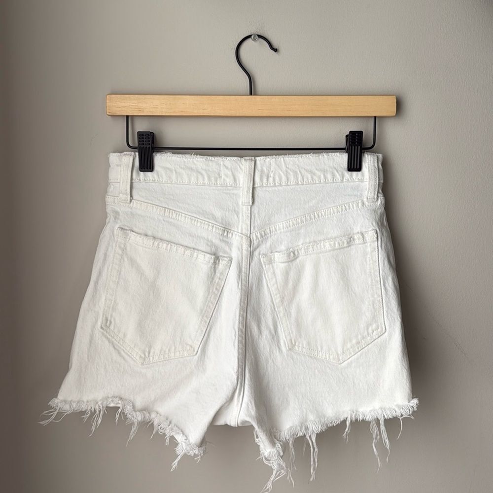 Abercrombie & Fitch The Cutoff Short High Rise White Raw Hem - Picture 2 of 5